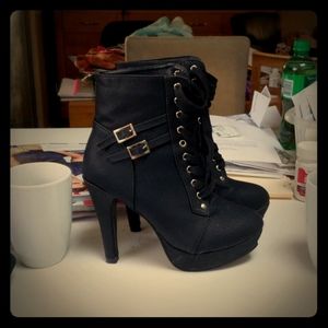 Boot heels with buckle decal